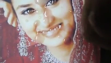 Bollywood yıldızı kareena kapoor'un yüzünde Gman boşalmak (haraç)