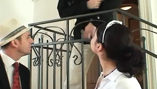 Klasik yatak odasında İtalyan sert sikişiyor