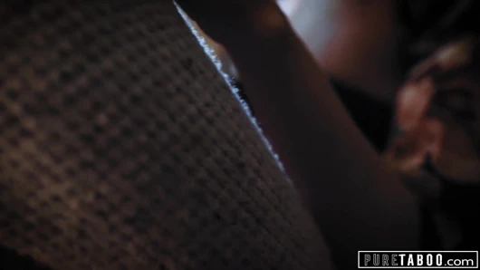 Saf tabu, kyler quinn üvey anne ve üvey babasıyla yakalandı