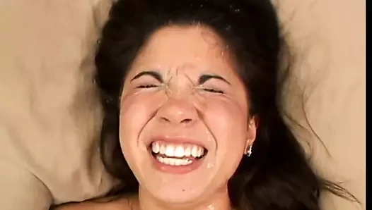 Sarkık memeli genç esmer şişman yarrak boğuluyor