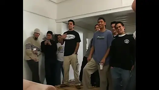 Bacaklarınızı açar ve keyfini çıkarır