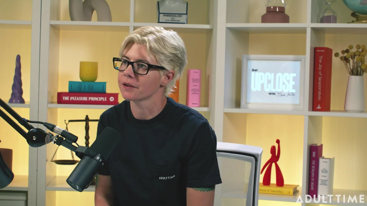 Khloe Kingsley Squirting on Camera & Red Flags | the Adult Time Podcast