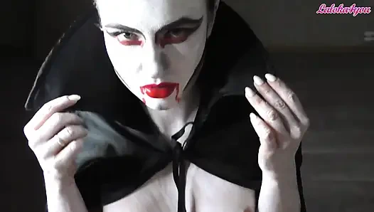 Tutkulu vampir kız büyük yarağı emiyor ve ağzına boşalıyor