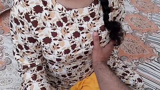 Sasur bahu - güzel gelinini yalnız görünce kayınpederi seks için odaya geldi