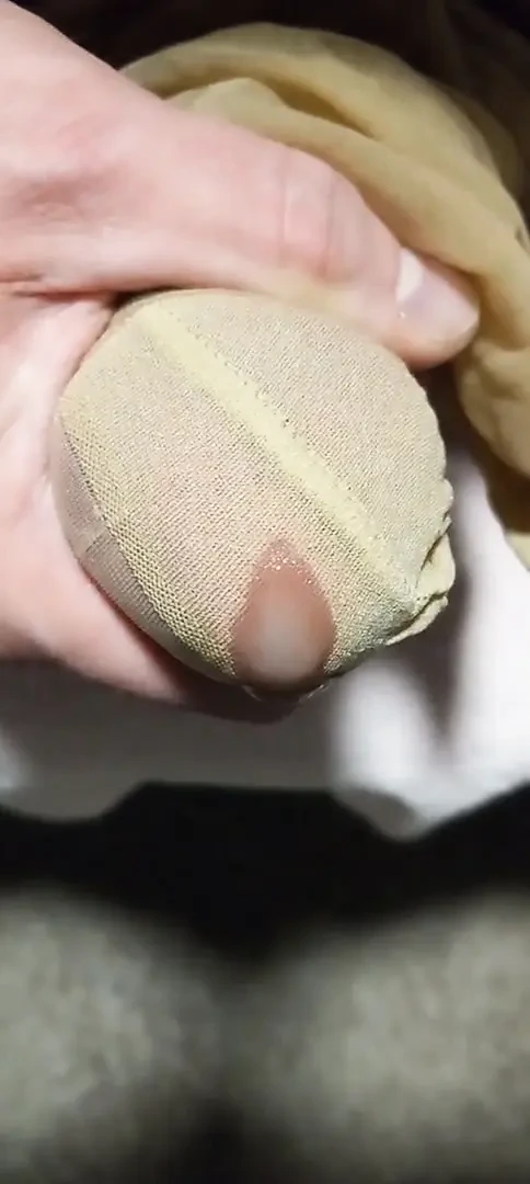 Karısının külotlu çorapla mastürbasyon yapıyor