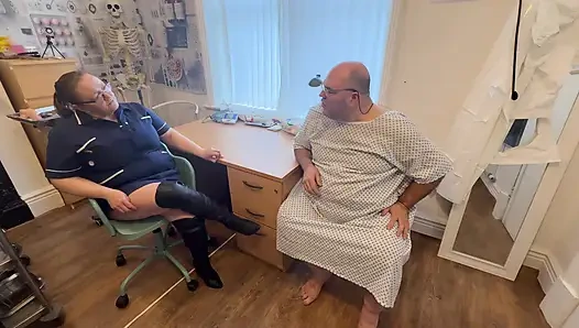 Bölüm 1: Bay Hughes küçük penisine yardım etmek için uzmanı matron satana'ya gidiyor!