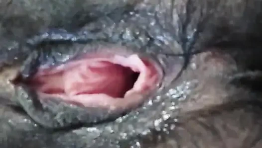 Hintli azgın kız dildoyla mastürbasyon yapıyor