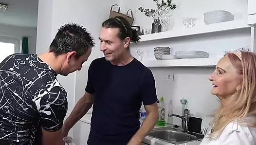 Alt & Jung _ Geile Alte Nimmt Den Frischling Hart Dran