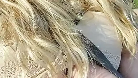 Sürüş sırasında göğüsler dışarı