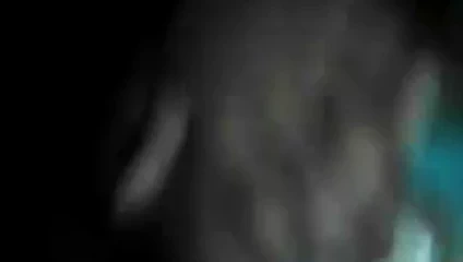 İri güzel kadının göğüsleri