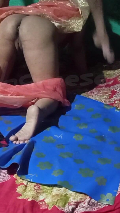 Bangladeş'te yeni evli yenge seks videosu | Klip 2