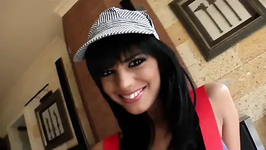 Muhteşem zenci angelika iyi bir sikişmeyi seviyor