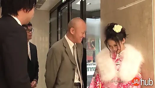 Nishino kıllı amcık vibratörlü grup seks yoğun sikişe yol açıyor