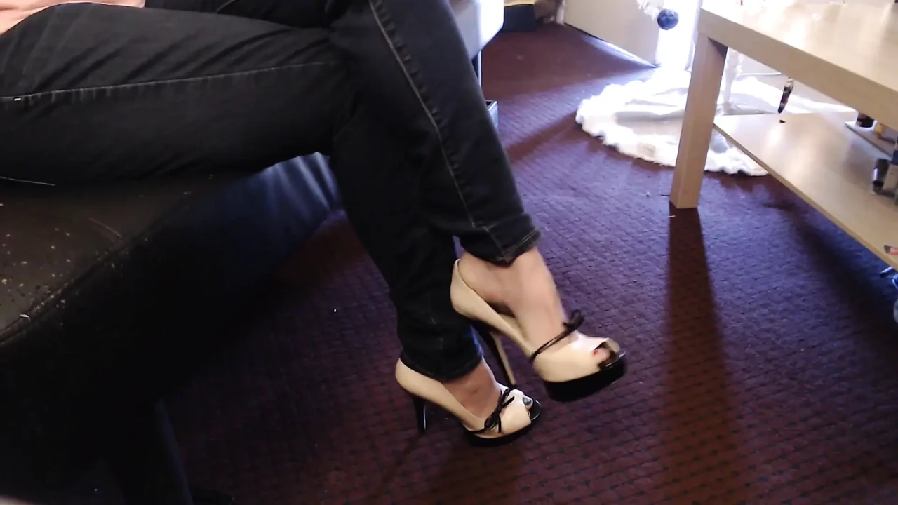 Sexy cream heel double cross and dangle