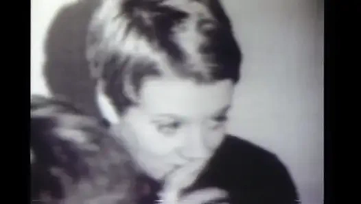 Ateşli klasik sarışınlar büyük yarakları sikiyor ve emiyor (tam film)