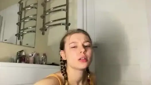 Cute bbw jucielussie hard fucking with vibrator in the bathroom