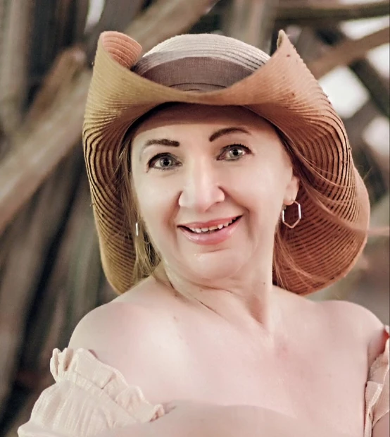 Бабушка-пума в деревенском стиле