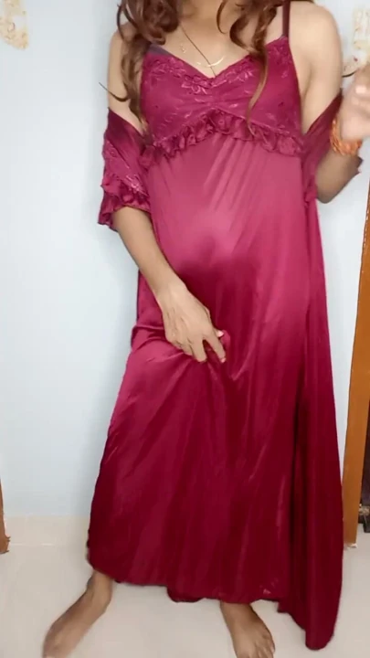 Meri mummy ne kal raat me isi satin nighty ko pahan ke apni chut ki ras chatai | Clip 2