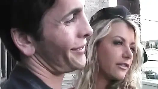 Öğleden sonra zevki... Yalama sikişi parmaklama... ağzına boşalma