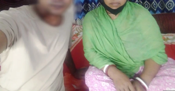 Azgın deneyimli ve olgun Bangladeşli üvey anne üvey oğullarına edepsiz bir görünüm veriyor - sert bangladeşli sikiş