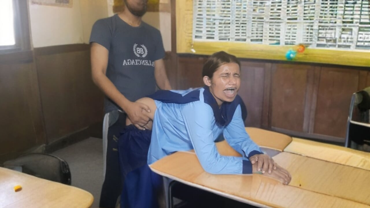Hintli bakire kız erkek arkadaşını ilk kez sikiyor