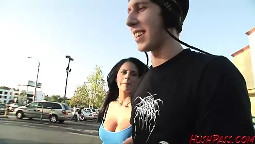 Mikayla genç bir yarak istiyor! o bir sıcak fuckn milf!