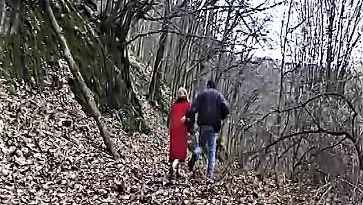 Bir güzel Alman bebek gets ona kedi çarptım ve ona ağız dolu