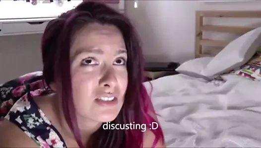 Güzel yazlık elbise içinde osuruk şirin kız