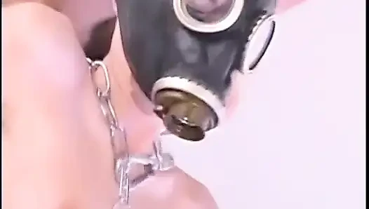 Lateksli iki hatunla üçlü seks