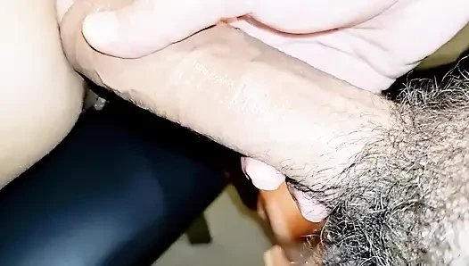 Patronumun üvey kızını ofiste sikiyorum