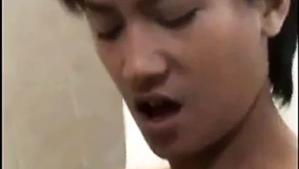 Kısa haried Asya kız becerdin içinde banyo