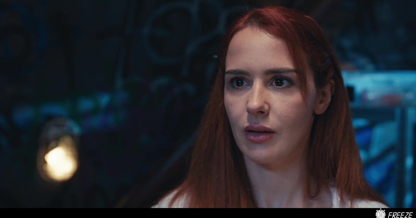 Kızıl saçlı hatun Norah Juliette'e şaka yapıyor - fetiş zamanı durdur porno