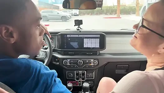 Uber sürücüsü pawg yolcusuyla şanslı