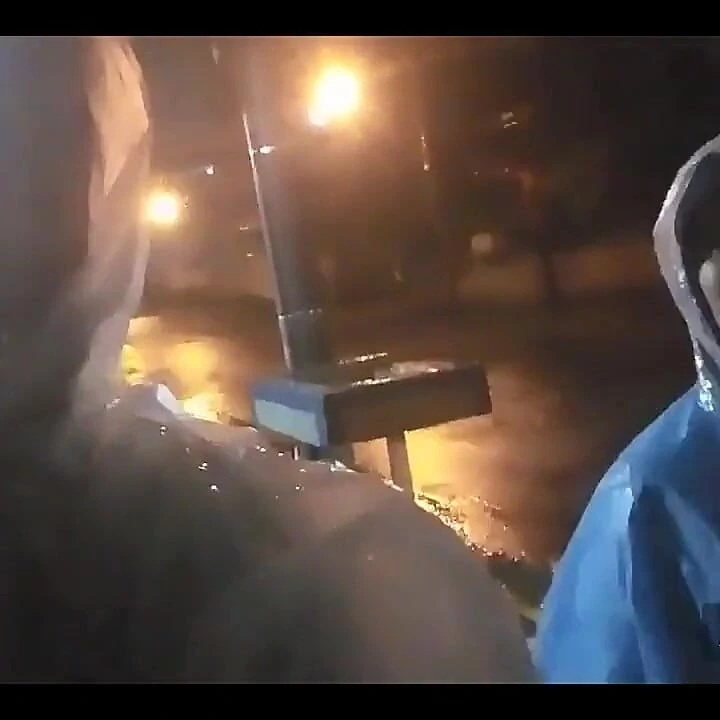 Yağmurlu gün yaramaz xvideos ile sikişiyor