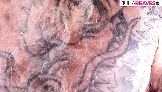 Patron müşterisini çok yoğun bir şekilde sikiyor ve onu orgazma ulaştırıyor