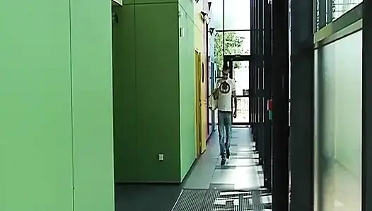 Fransız kızlar duştan sonra üçlü seks yapıyor