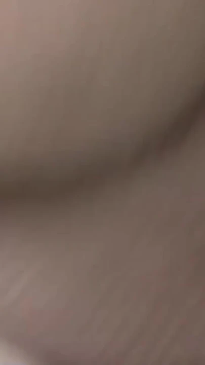 Эмоциональный момент из "пухлая милфа-блондинка наслаждается грубой хардкорной БДСМ-игрой"