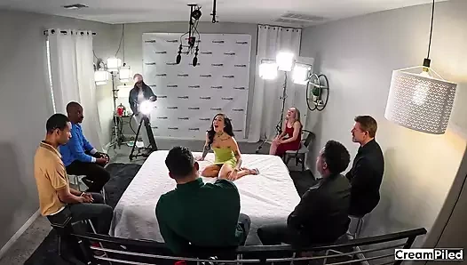 Döllenmiş yatağımızda ateşli ve azgın orta yaşlı seksi kadın