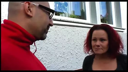 Çılgın kızıl saçlı olgun tombul