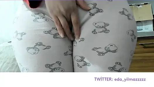 CAMELTOE- MASTURBATE WITH PAJAMAS- BIG ASS- RUBBING PUSSY WITH PAJAMAS