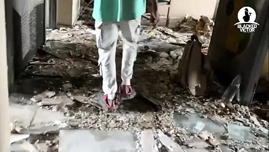 Bu terk edilmiş oteli kontrol etmek zorunda kaldı