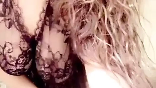 Dans Arap büyük memeler