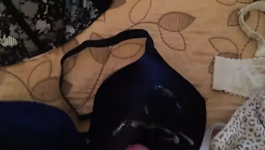 okşayarak ile karısı sutyen ve külot