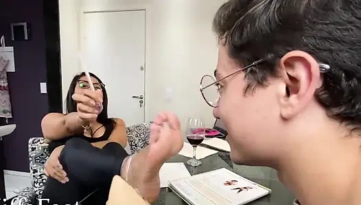 Tanrıça Kiffa ateşli üniversite öğretmeni