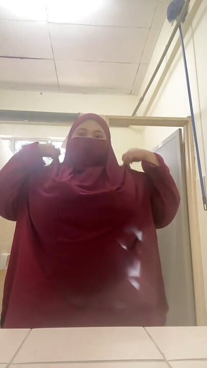 Yaramaz ustazah tuvalette