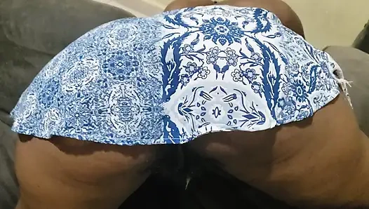 Büyük götlü tombul güzellik - doğal titreşimli çarpıcı amatör bakış açısı