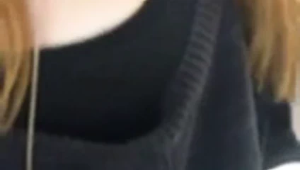 Sıcak zencefil göğüslerini gösterir