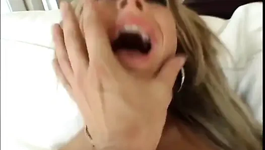 Lisa ve Nikki ile harika sikiş sahnesi