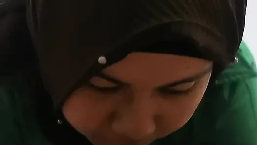 Kadın öğretmen birlikteydi, bu yüzden erkek arkadaşını bulmak için eve acele etti.