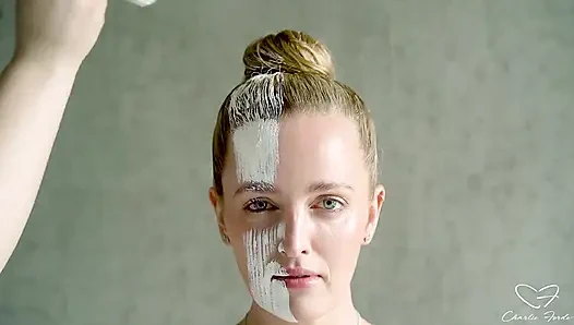 Çıplak başrolde Charlie Forde